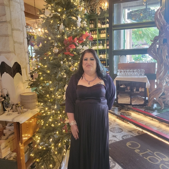 Meet your Posher, Diana - Picture 3 of 5